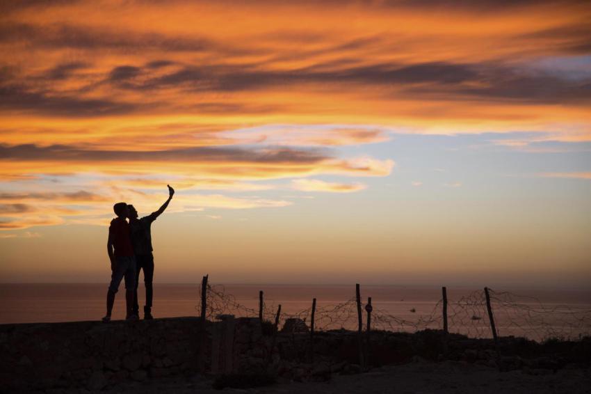 Silhouette of a couple enjoying a stunning sunset 2024 07 08 23 55 15 utc