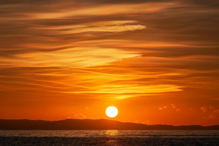 Setting sun 2 2024 12 02 03 51 18 utc