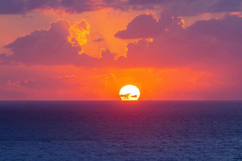 Sea sunset 2023 11 27 05 04 14 utc
