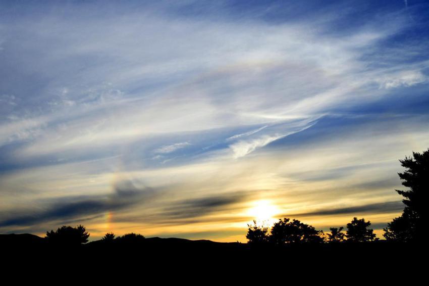 A 22 halo 22 degree halo or a sun rainbow at su 2023 11 27 05 32 24 utc