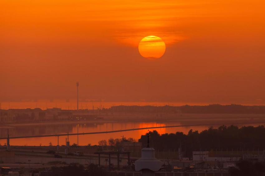 Sunrise in abu dhabi 2023 11 27 04 55 11 utc