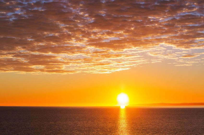 Sea sunset 2023 11 27 05 28 18 utc