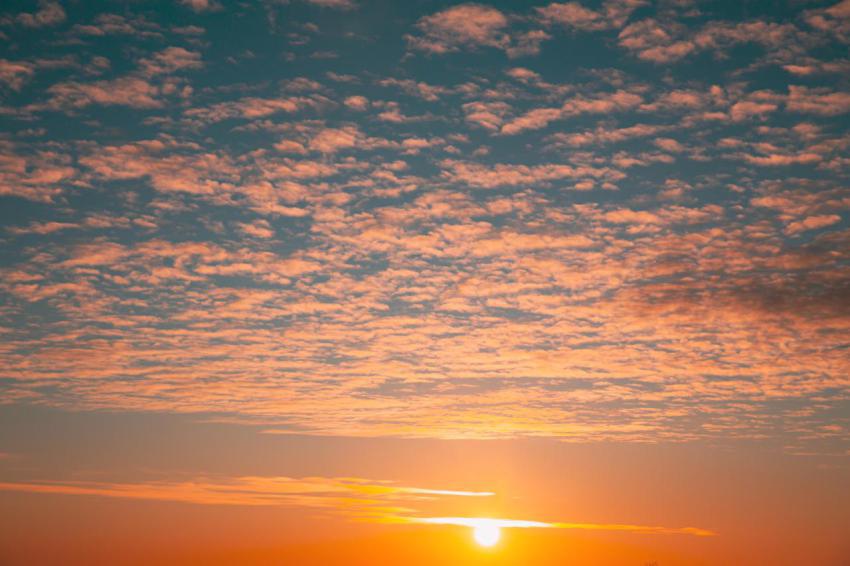 6k 5k 4k sunset cloudy sky with fluffy clouds sun 2023 11 27 05 18 04 utc