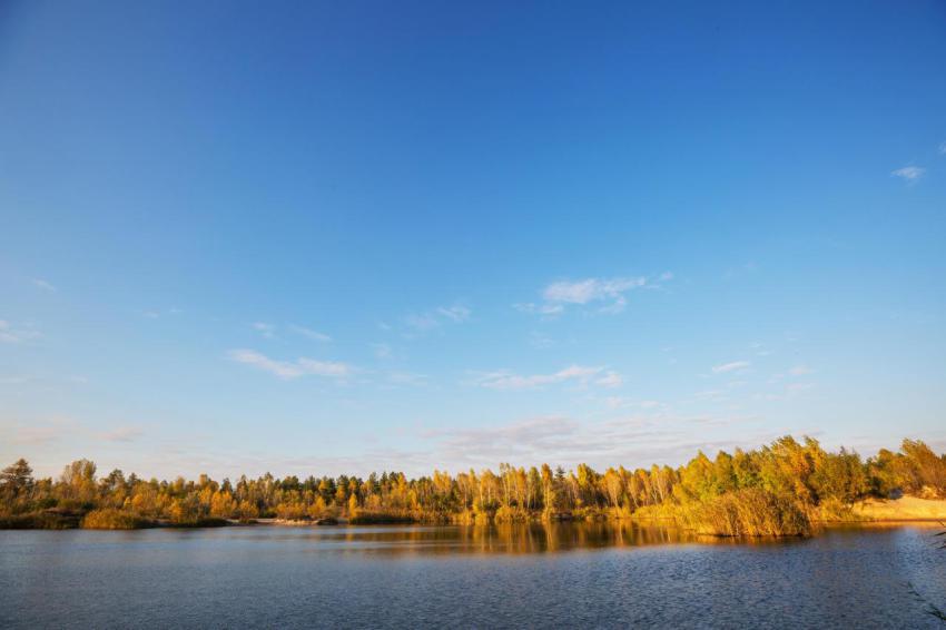 Autumn lake 2023 11 27 05 29 53 utc