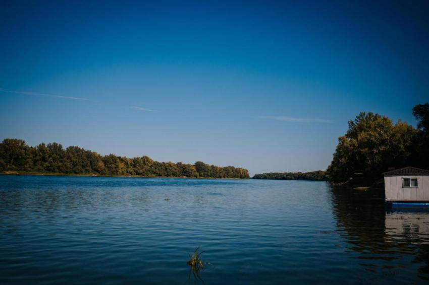 Natural view of a beautiful calm lake and forest u 2023 11 27 05 07 58 utc