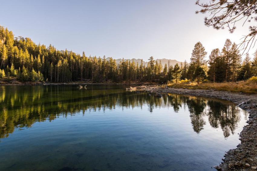 Sunset view of lake in eastern sierra mountains 2024 11 27 09 50 45 utc