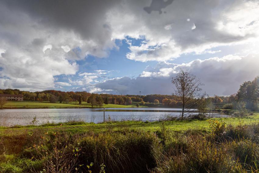 Stunning landscape with a tranquil lake surrounded 2024 01 05 20 51 19 utc