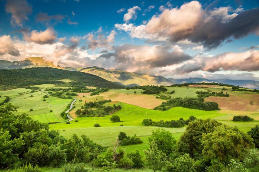 Breathtaking mountain view in umbria in italy 2023 11 27 05 23 44 utc