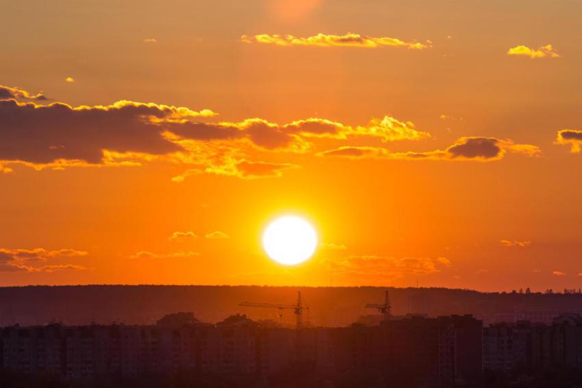 Bright colorful sunset sky with rays of setting su 2024 12 06 15 04 31 utc