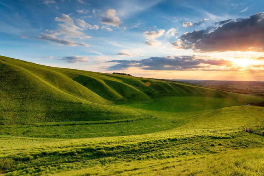 Dramatic sunset over the manger at uffington in ox 2024 10 18 05 35 15 utc