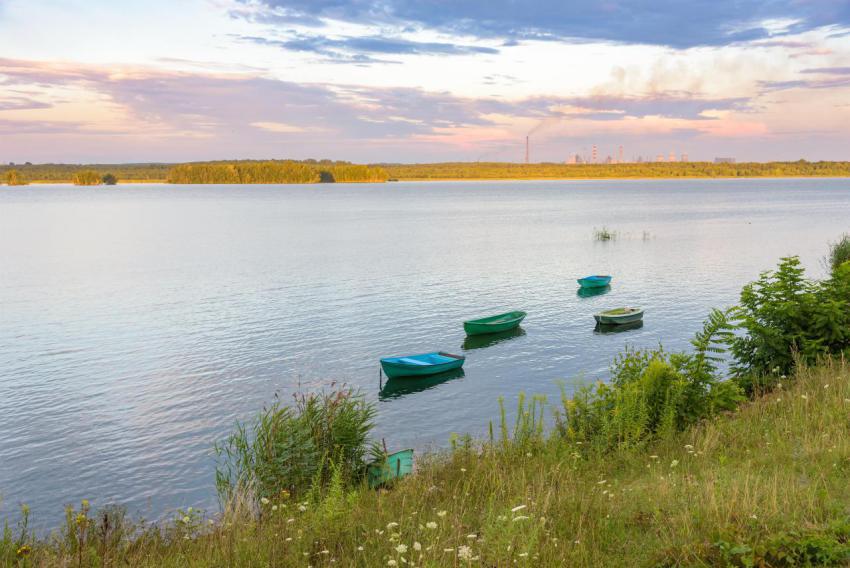 Boats on a lake at sunset 2023 11 27 05 01 21 utc