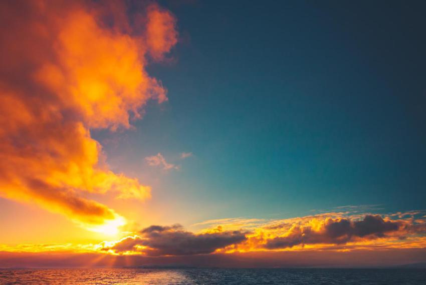 Summer sunset in antarctica 2023 11 27 04 53 07 utc