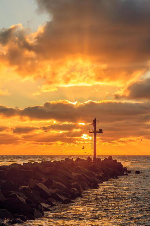 Vertical view of a beautiful sunset at the port of 2023 11 30 01 46 33 utc