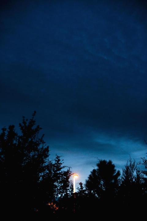 45581 streetlamp at dusk 2023 11 27 05 12 41 utc